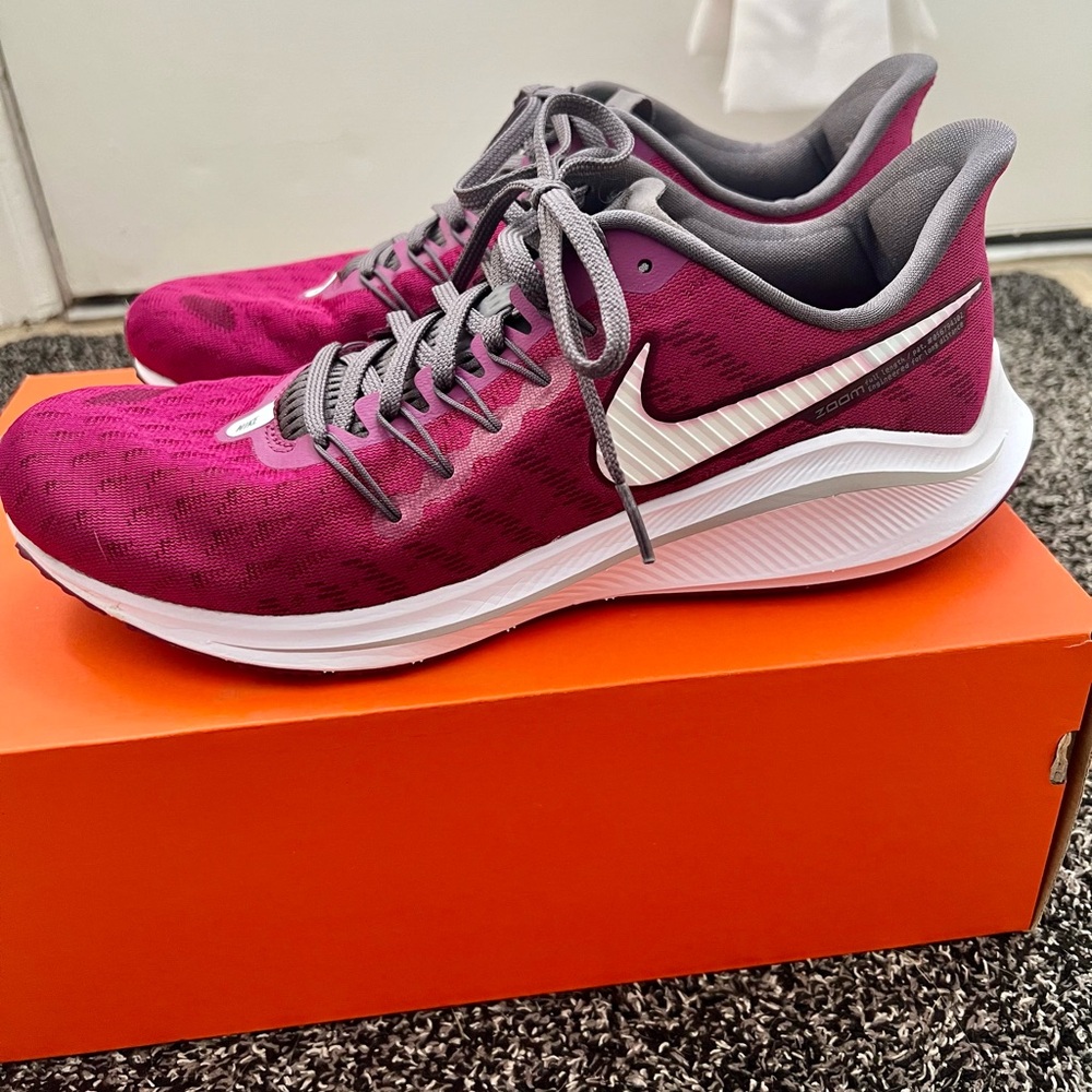 Nike Women's Athletic Shoes - maroon and gray